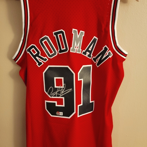 #91 Dennis Rodman Chicago Bulls Mitchell and Ness Signed Swingman Jersey. Mens M